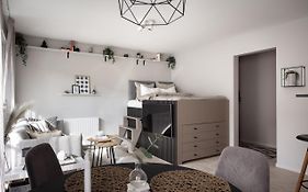 Peaceful Scandinavian Studio - 19Mins From City Centre